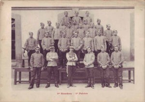 1er Peloton du 3e Escadron du 2e Régiment de Hussards à Senlis en 1904